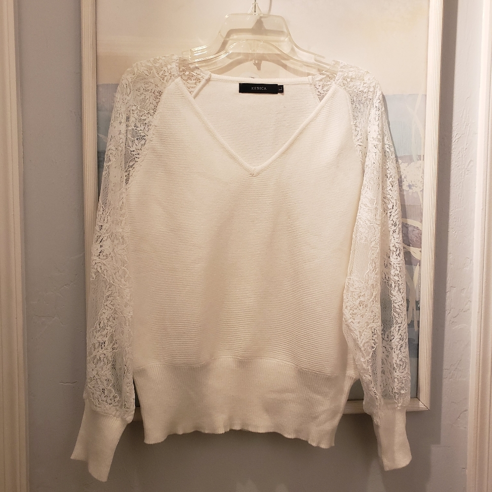 Zesica Sweater White Size Large Lace Sleeves Texture Knit V Neck